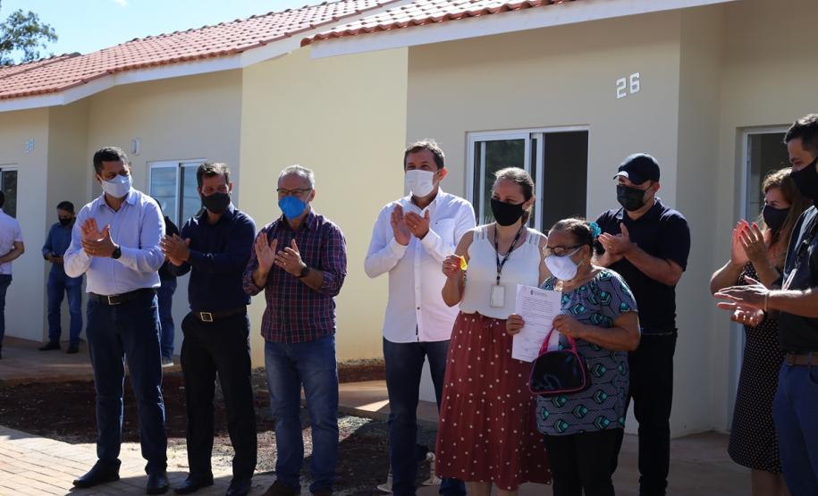 Famílias de Foz do Iguaçu recebem as chaves da casa própria