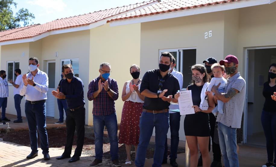 Famílias de Foz do Iguaçu recebem as chaves da casa própria