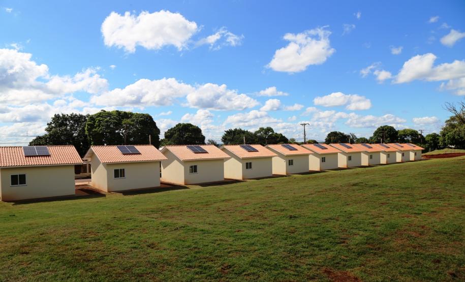 Famílias de Foz do Iguaçu recebem as chaves da casa própria