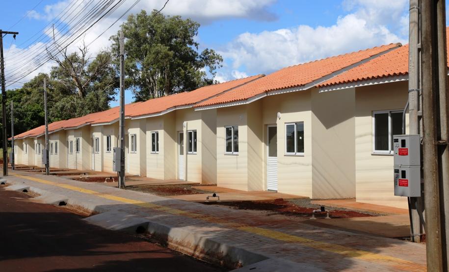 Famílias de Foz do Iguaçu recebem as chaves da casa própria