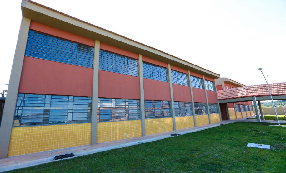 Parceria da Cohapar agiliza conclusão de obras em escolas de todo o Estado