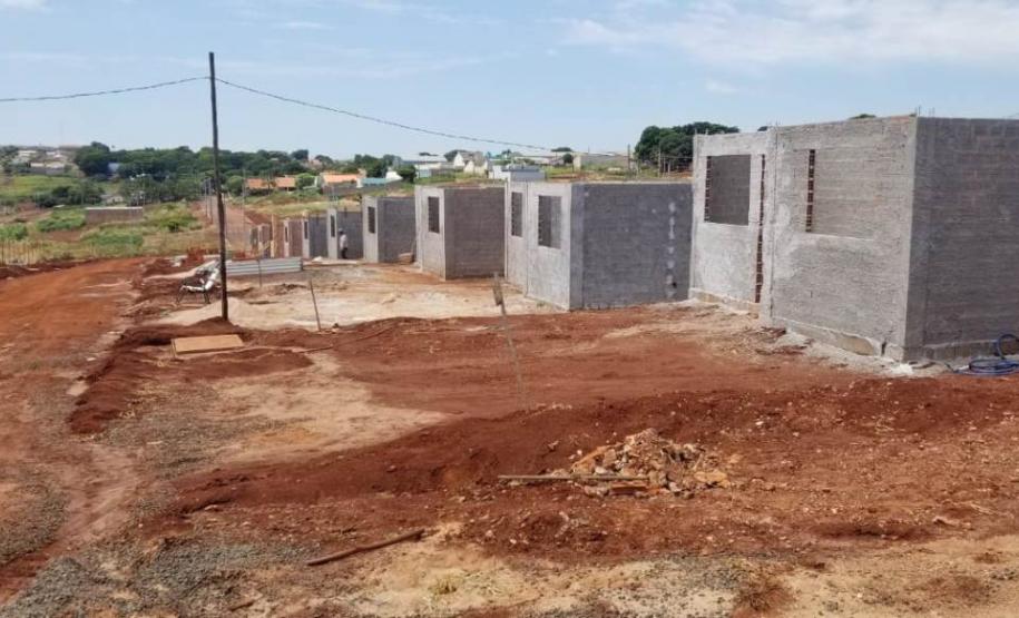 Construção de 28 casas populares chega a 20% em Lunardelli