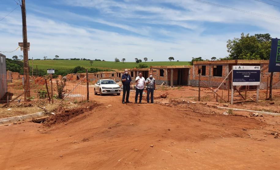 Obras de 36 casas populares avançam em Itaguajé