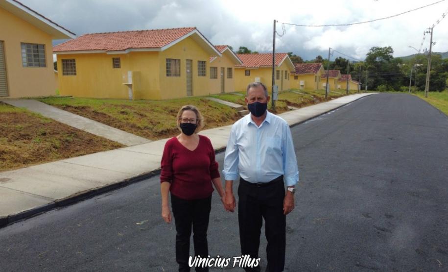 Famílias que viviam em áreas de risco em Sengés recebem casa própria