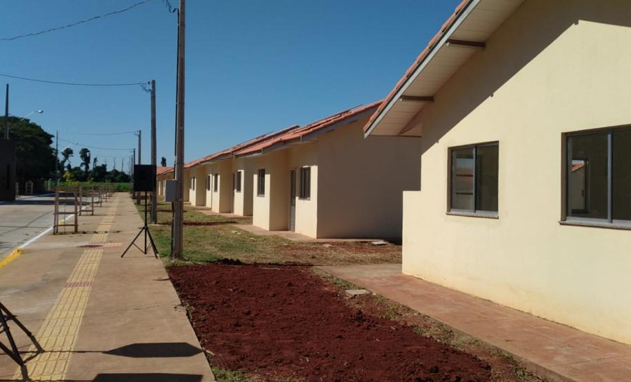 Famílias de Guaíra que residiam em condições precárias recebem novas moradias