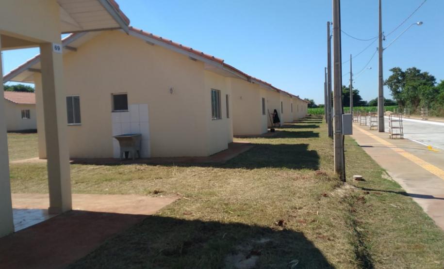 Famílias de Guaíra que residiam em condições precárias recebem novas moradias