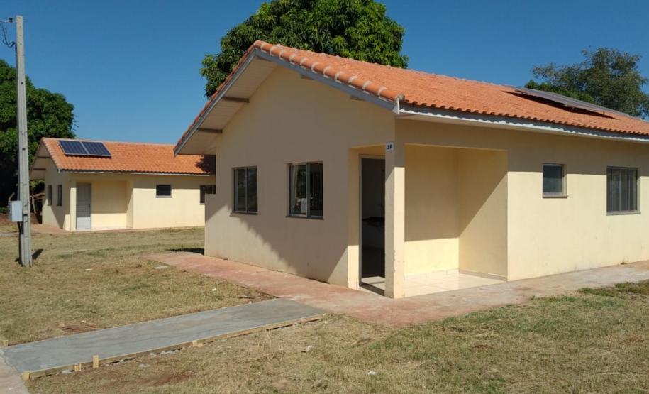 Famílias de Guaíra que residiam em condições precárias recebem novas moradias