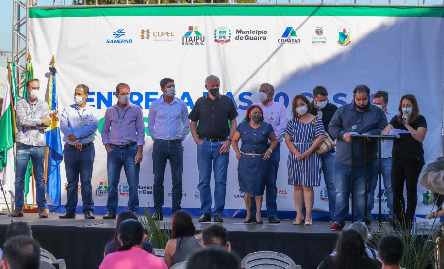 Famílias de Guaíra que residiam em condições precárias recebem novas moradias