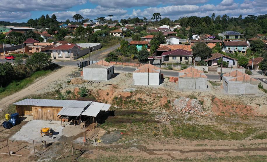 Novas casas em Rio Azul vão atender famílias com renda de até três salários mínimos
