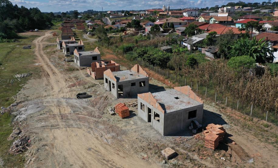 Novas casas em Rio Azul vão atender famílias com renda de até três salários mínimos
