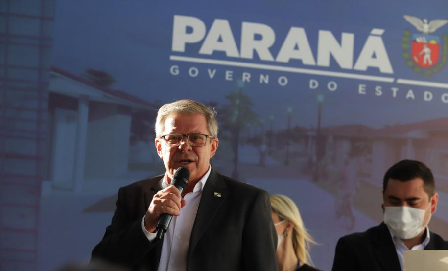 Governador anuncia construção de 1.479 casas e um condomínio de idosos para Arapongas