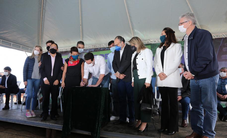 Governador autoriza condomínio para idosos e lança construção de 643 casas em Londrina