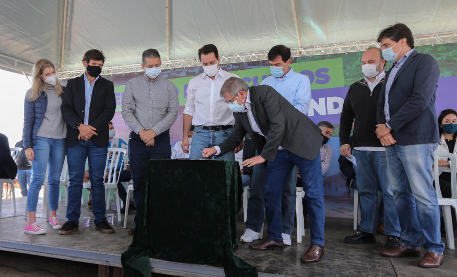 Governador autoriza condomínio para idosos e lança construção de 643 casas em Londrina