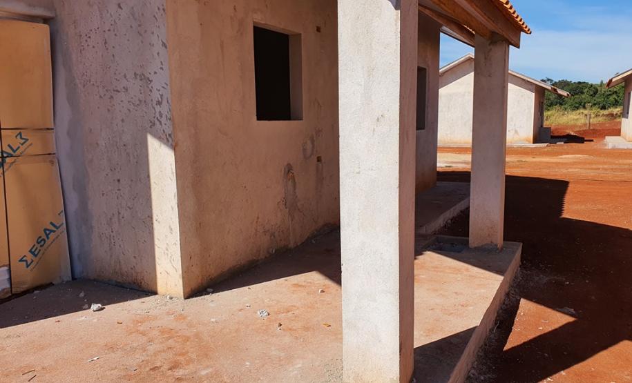 Construção de 41 casas populares em Jardim Alegre chega a 65% de execução