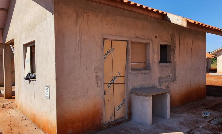Construção de 41 casas populares em Jardim Alegre chega a 65% de execução