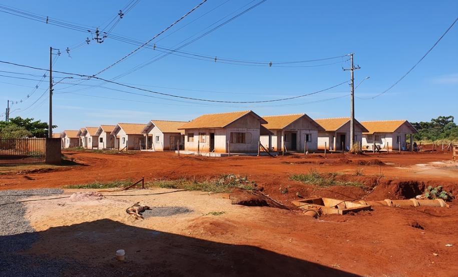 Construção de 41 casas populares em Jardim Alegre chega a 65% de execução