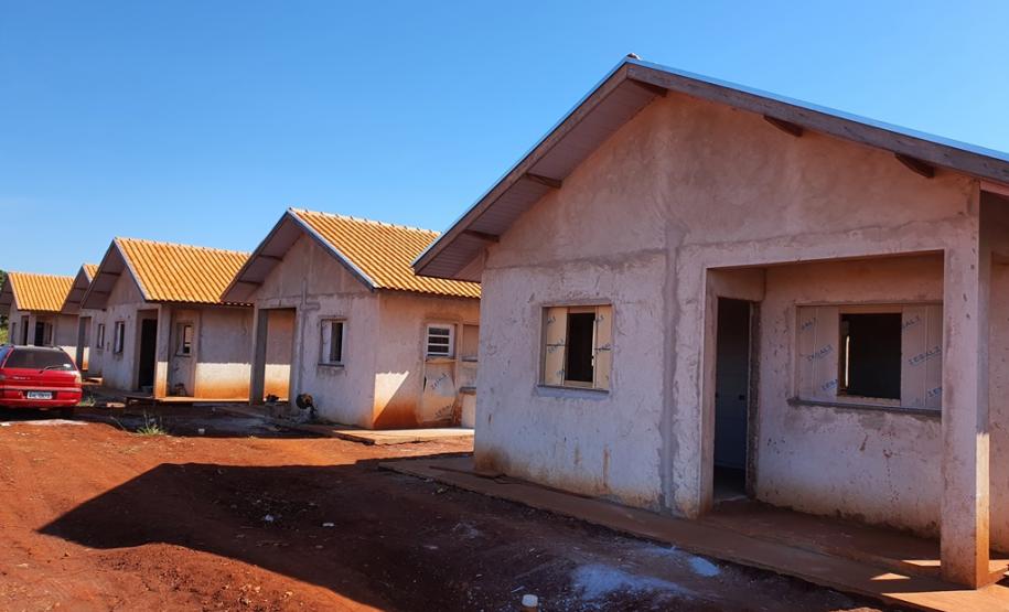 Construção de 41 casas populares em Jardim Alegre chega a 65% de execução