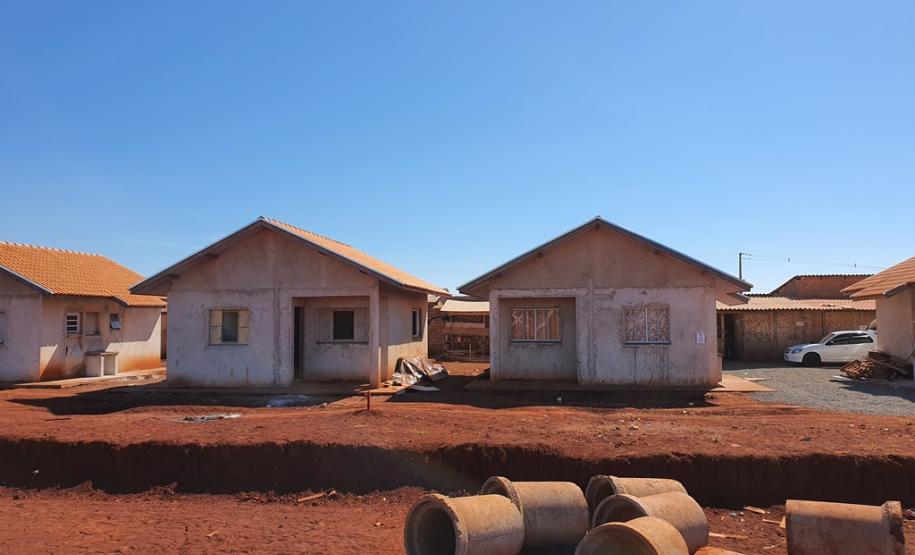 Construção de 41 casas populares em Jardim Alegre chega a 65% de execução