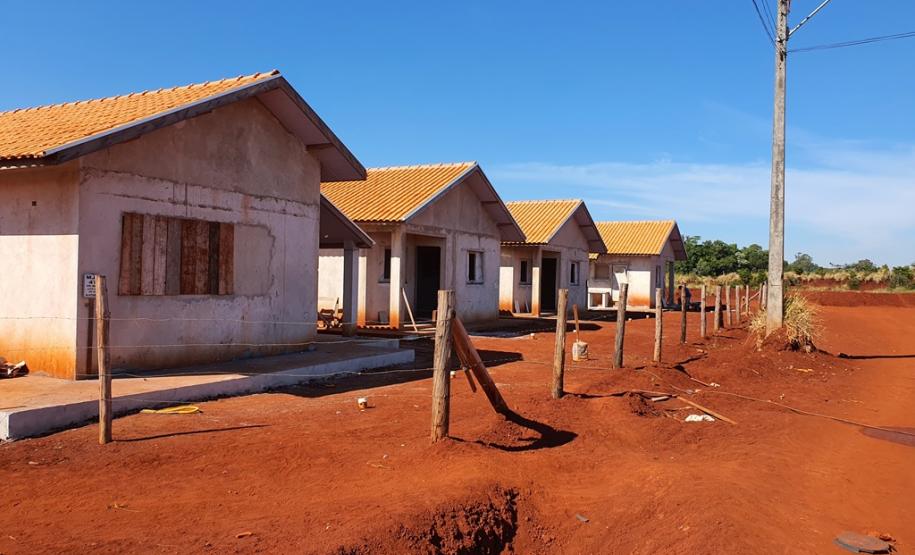 Construção de 41 casas populares em Jardim Alegre chega a 65% de execução