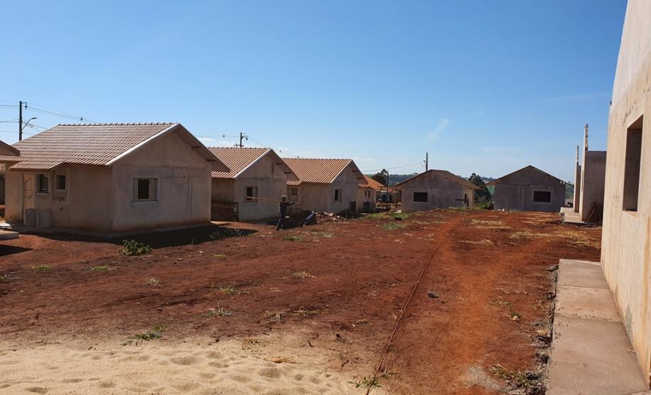 Construção de 41 casas populares em Jardim Alegre chega a 65% de execução
