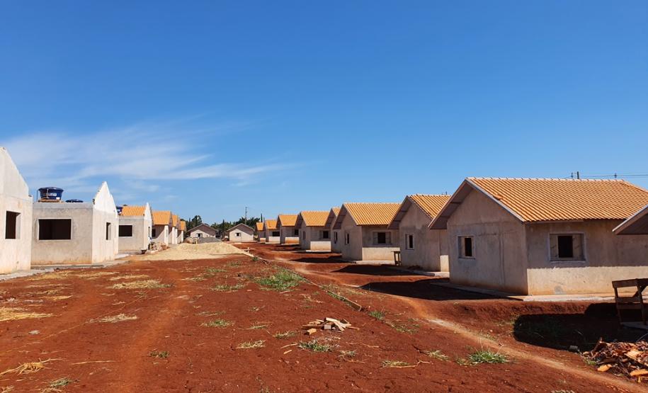 Construção de 41 casas populares em Jardim Alegre chega a 65% de execução