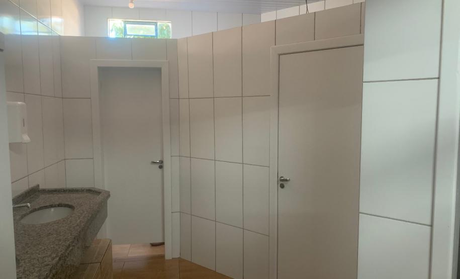 Escola em Santa Izabel do Oeste recebe nova quadra poliesportiva