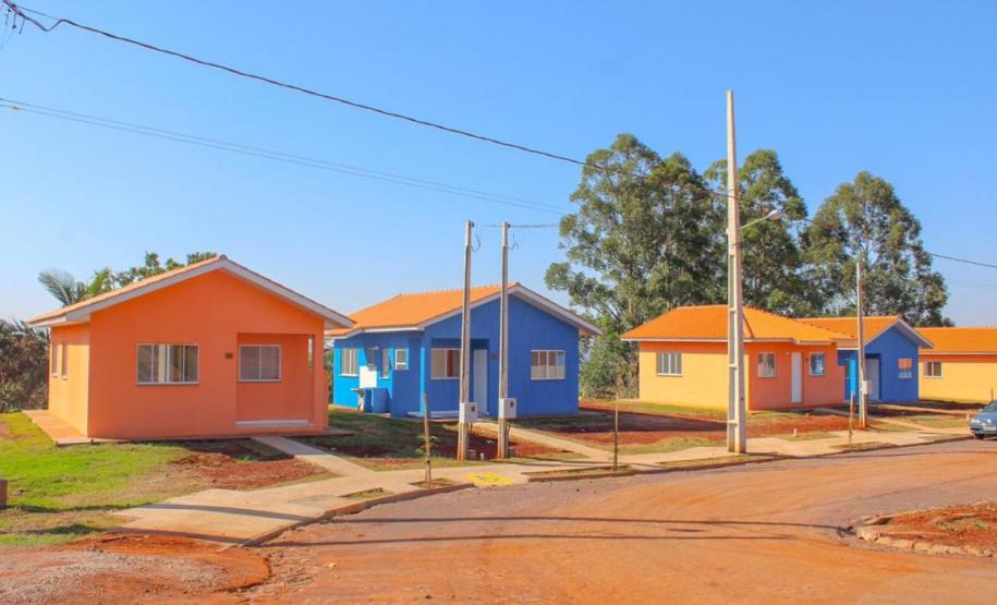 Chaves da casa própria são entregues a 30 famílias de Anahy, na região Oeste