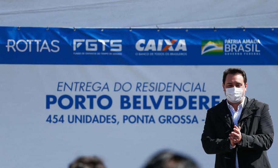 Em Ponta Grossa, governador entrega 454 casas e destaca trabalho intenso pela habitação