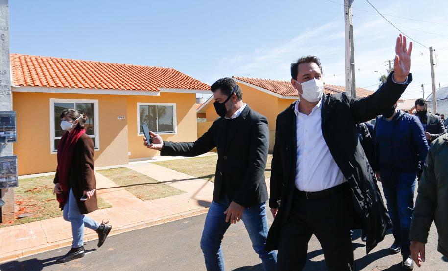 Em Ponta Grossa, governador entrega 454 casas e destaca trabalho intenso pela habitação