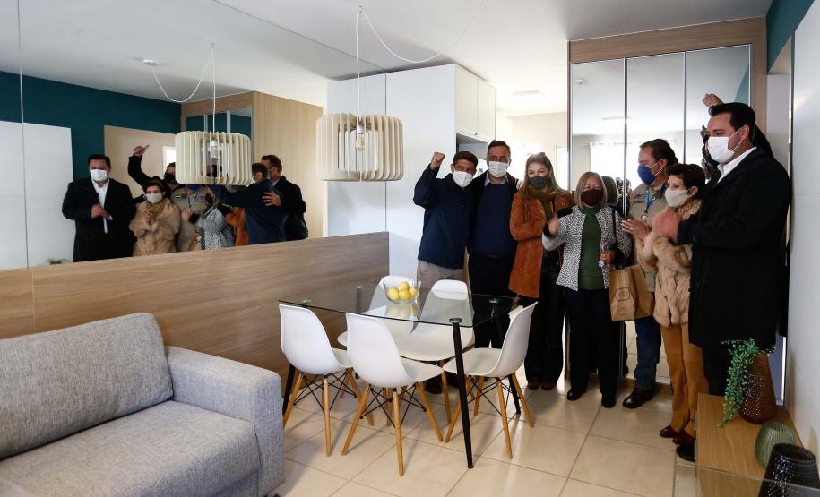 Em Ponta Grossa, governador entrega 454 casas e destaca trabalho intenso pela habitação