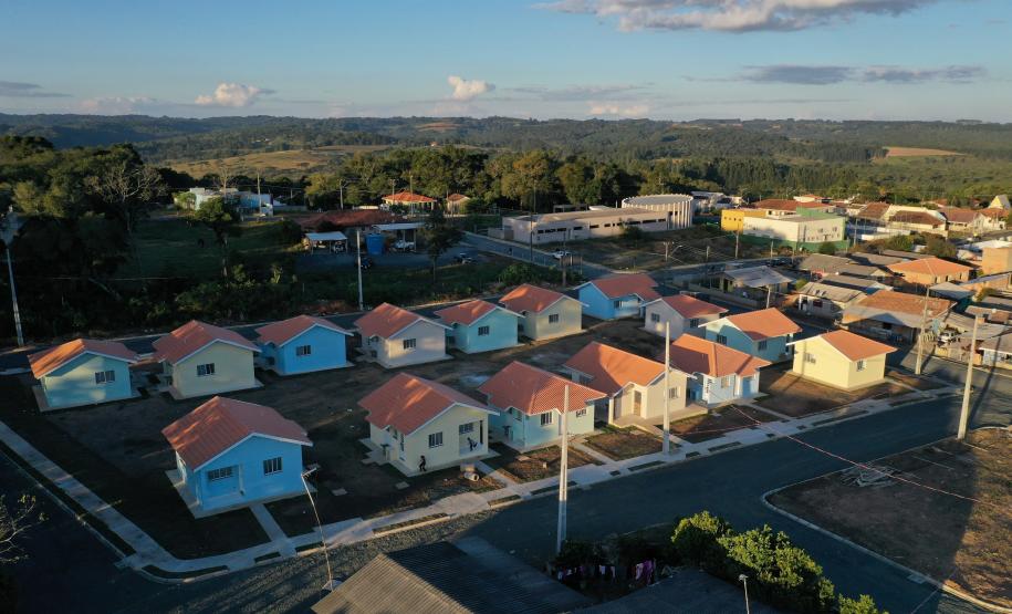 amílias de São João do Triunfo recebem chaves da casa própria