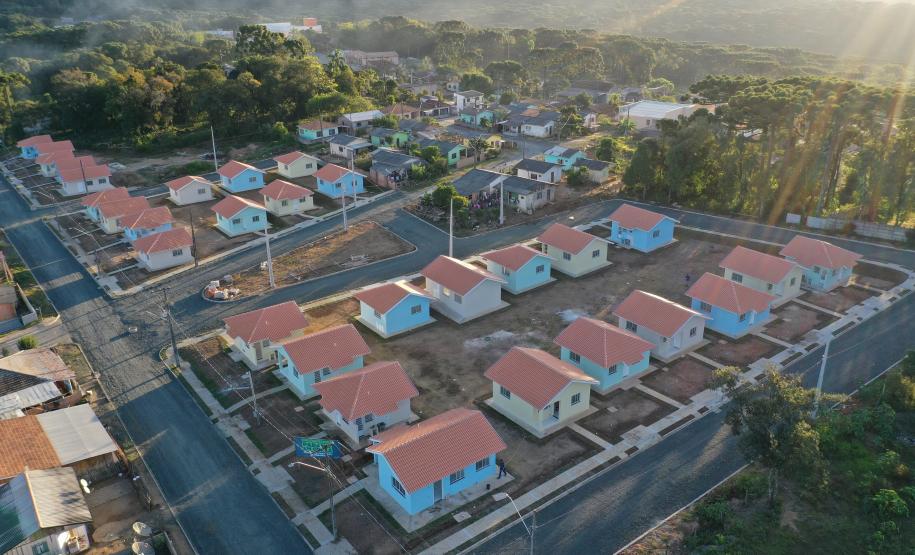 amílias de São João do Triunfo recebem chaves da casa própria