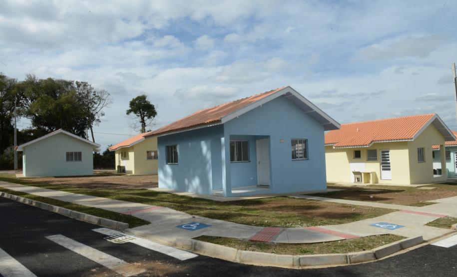 amílias de São João do Triunfo recebem chaves da casa própria