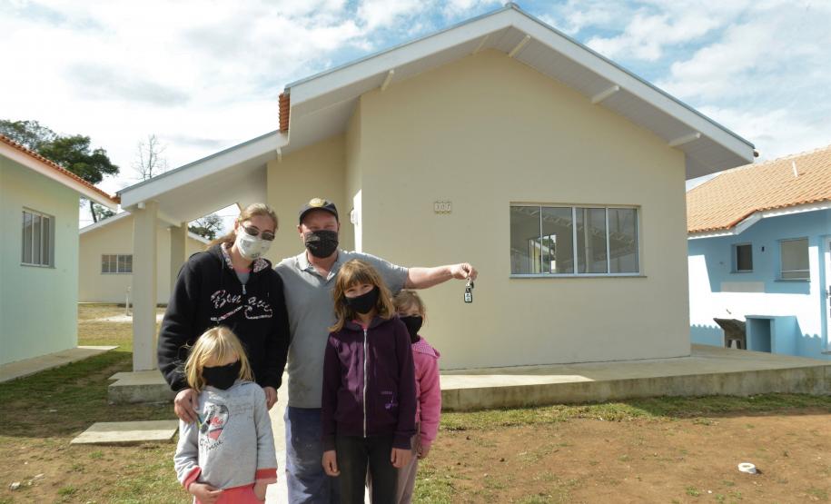 amílias de São João do Triunfo recebem chaves da casa própria