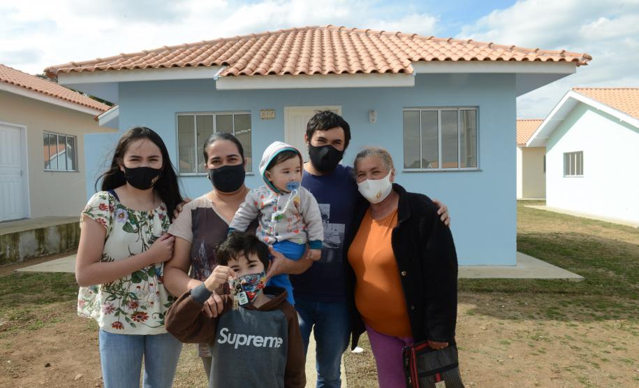 amílias de São João do Triunfo recebem chaves da casa própria