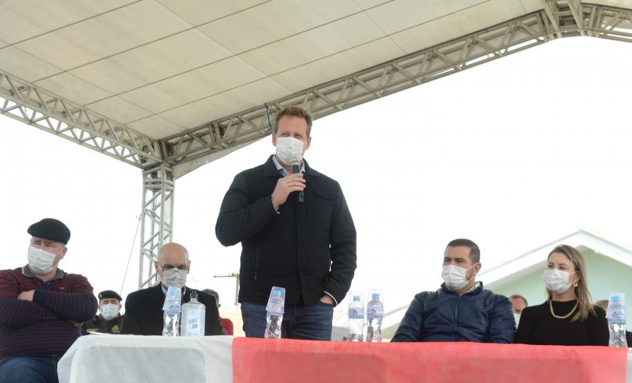 amílias de São João do Triunfo recebem chaves da casa própria