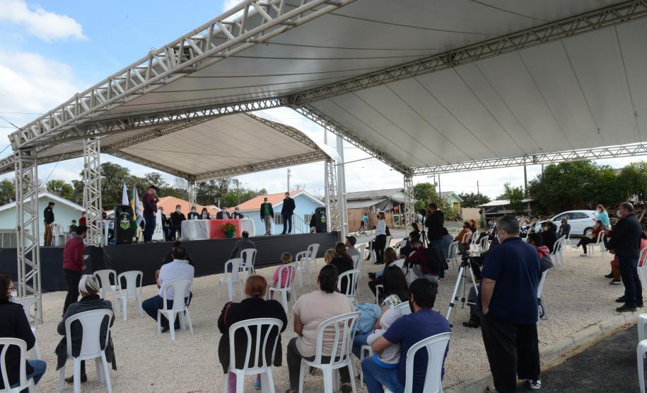 amílias de São João do Triunfo recebem chaves da casa própria