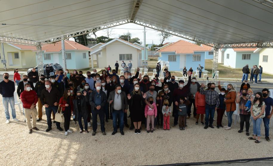 amílias de São João do Triunfo recebem chaves da casa própria