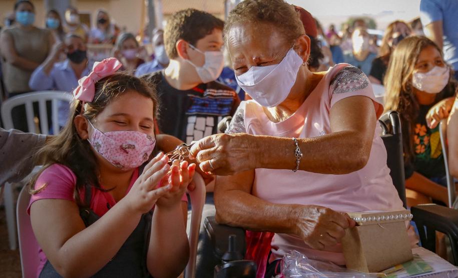 Famílias de Flórida recebem 32 casas concedidas gratuitamente pelo Governo do Estado