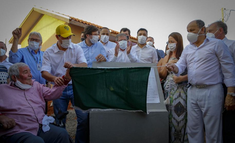 Famílias de Flórida recebem 32 casas concedidas gratuitamente pelo Governo do Estado