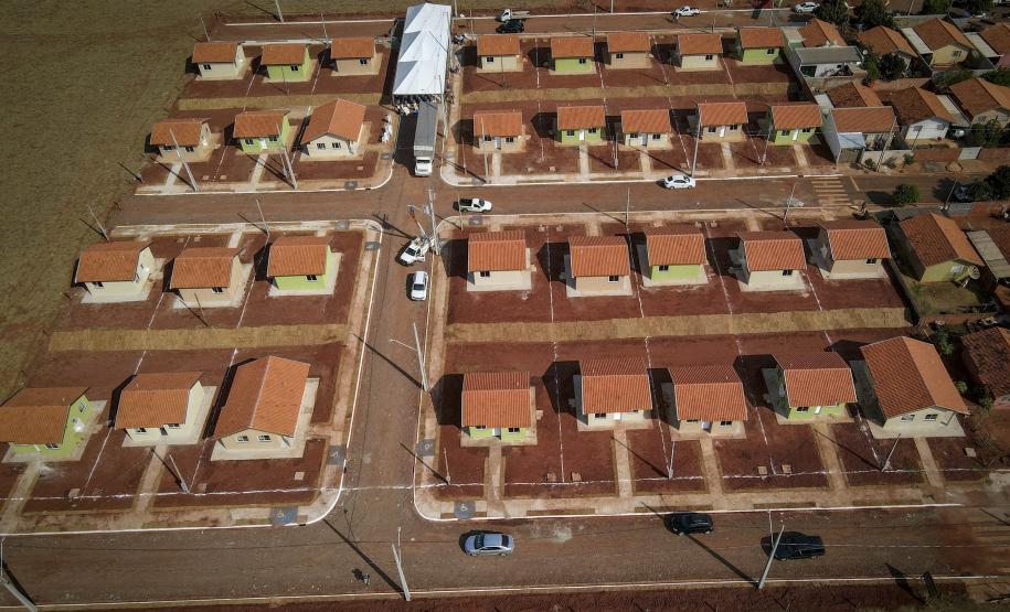 Famílias de Flórida recebem 32 casas concedidas gratuitamente pelo Governo do Estado