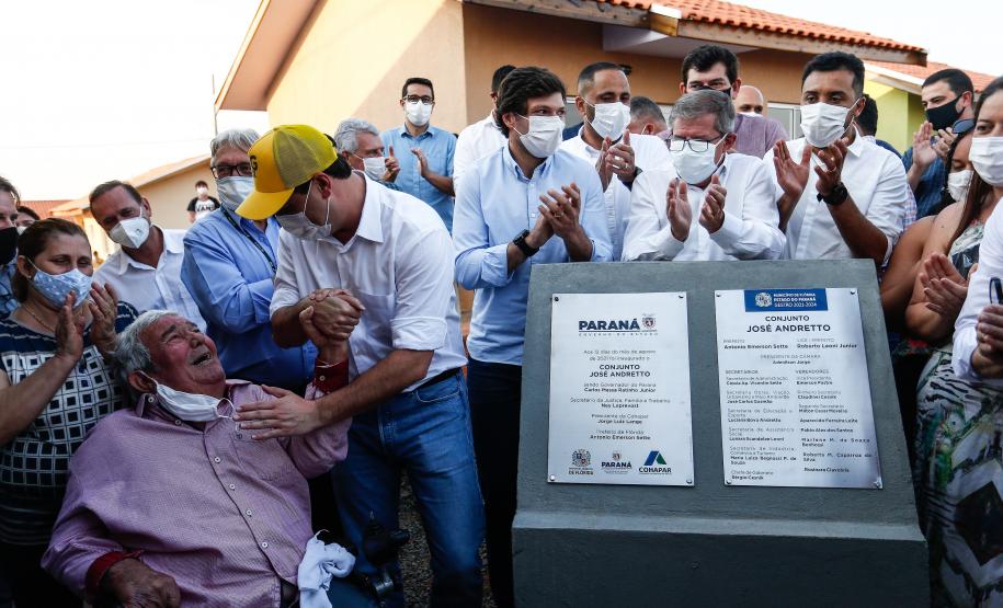 Famílias de Flórida recebem 32 casas concedidas gratuitamente pelo Governo do Estado