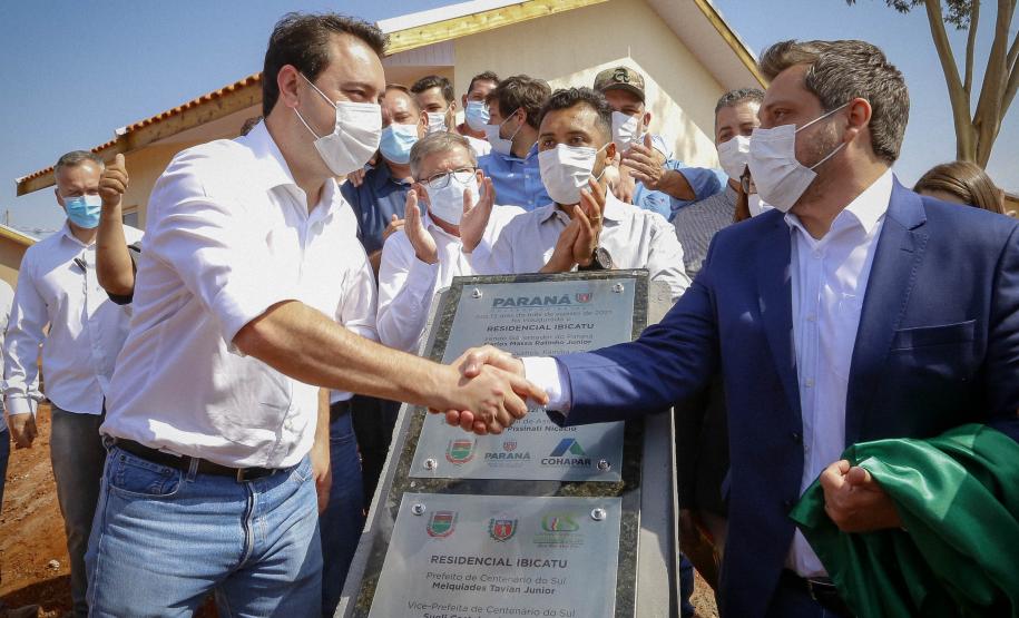 Em Centenário do Sul, governador entrega casas populares e libera R$ 3,15 milhões em recursos