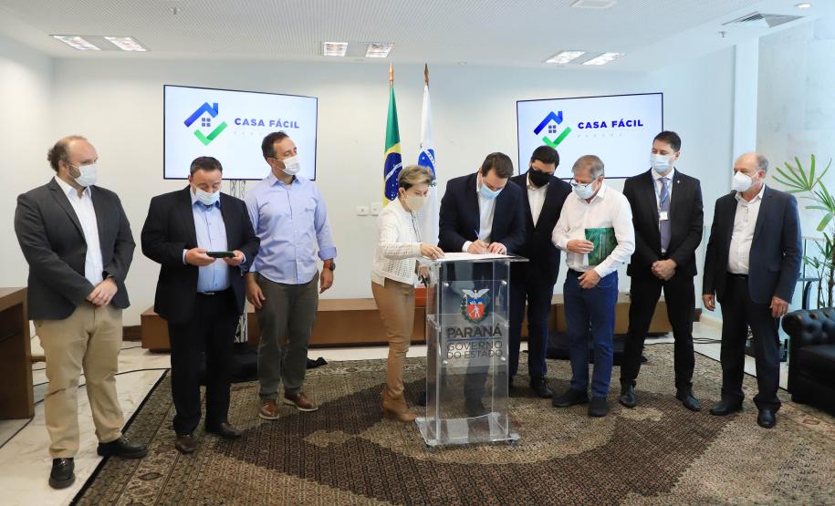 Governador libera subsídio para custeio de entrada da casa própria a 2.371 famílias