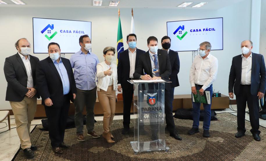 Governador libera subsídio para custeio de entrada da casa própria a 2.371 famílias