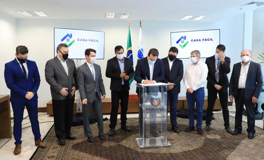 Governador libera subsídio para custeio de entrada da casa própria a 2.371 famílias