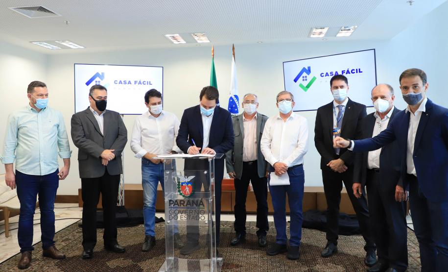 Governador libera subsídio para custeio de entrada da casa própria a 2.371 famílias