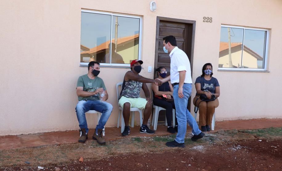 Governador entrega as chaves da casa própria a 56 famílias de Cambará