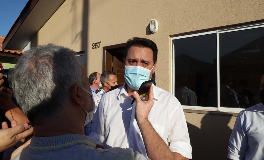 Governador entrega as chaves da casa própria a 56 famílias de Cambará