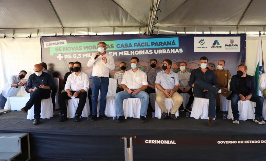 Governador entrega as chaves da casa própria a 56 famílias de Cambará